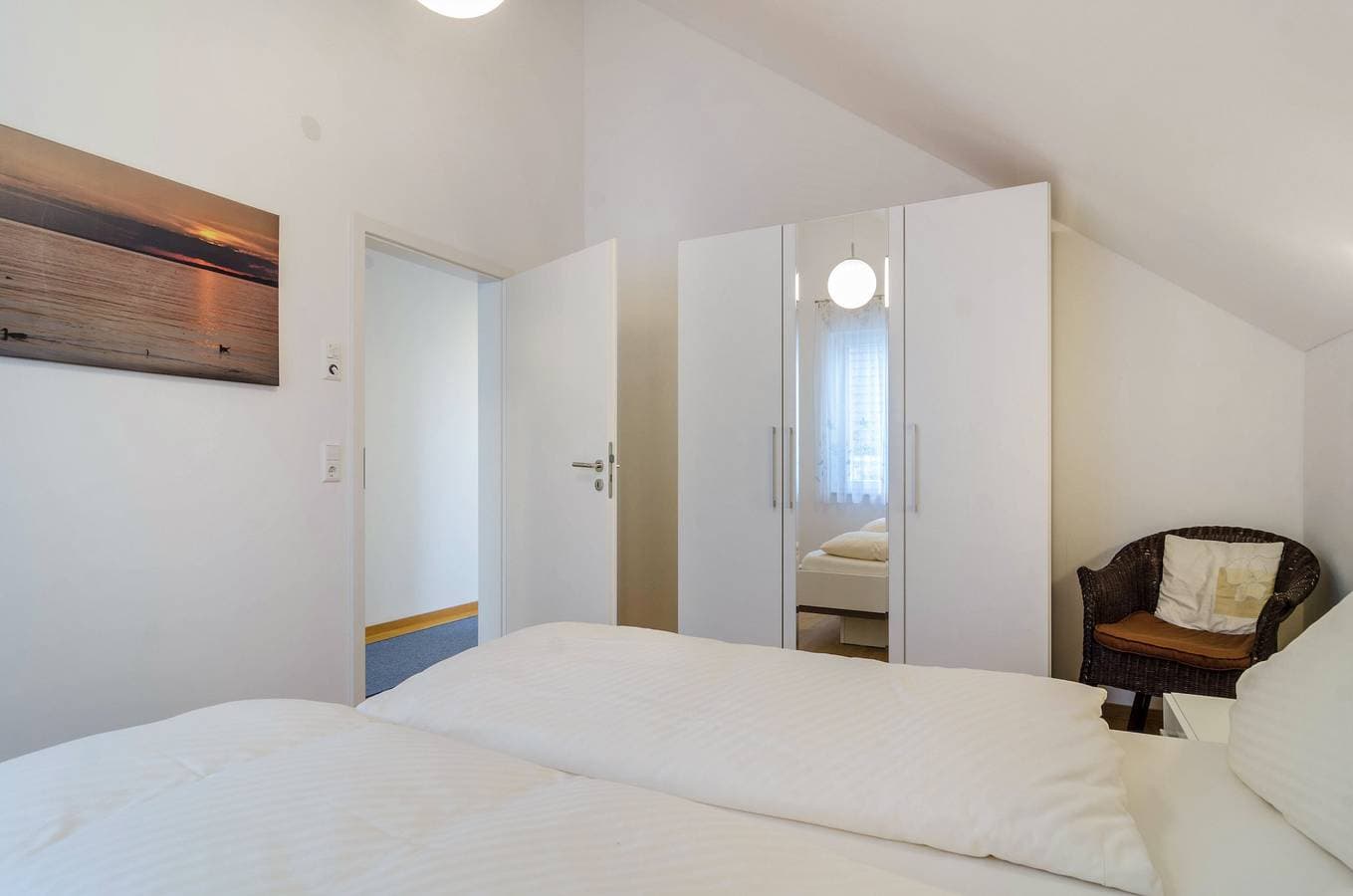 Foto 12 von 27: Lichtdurchflutete Ferienwohnung "Haus Buche" in der Nähe des Bodensees mit WLAN, Balkon und Garten; Parkplätze vorhanden