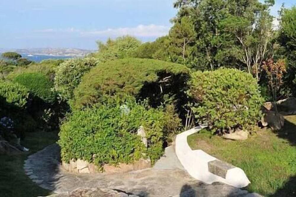 Foto 10 von 24: Schöne Villa mit Garten mit Blick auf das Maddalena-Archipel