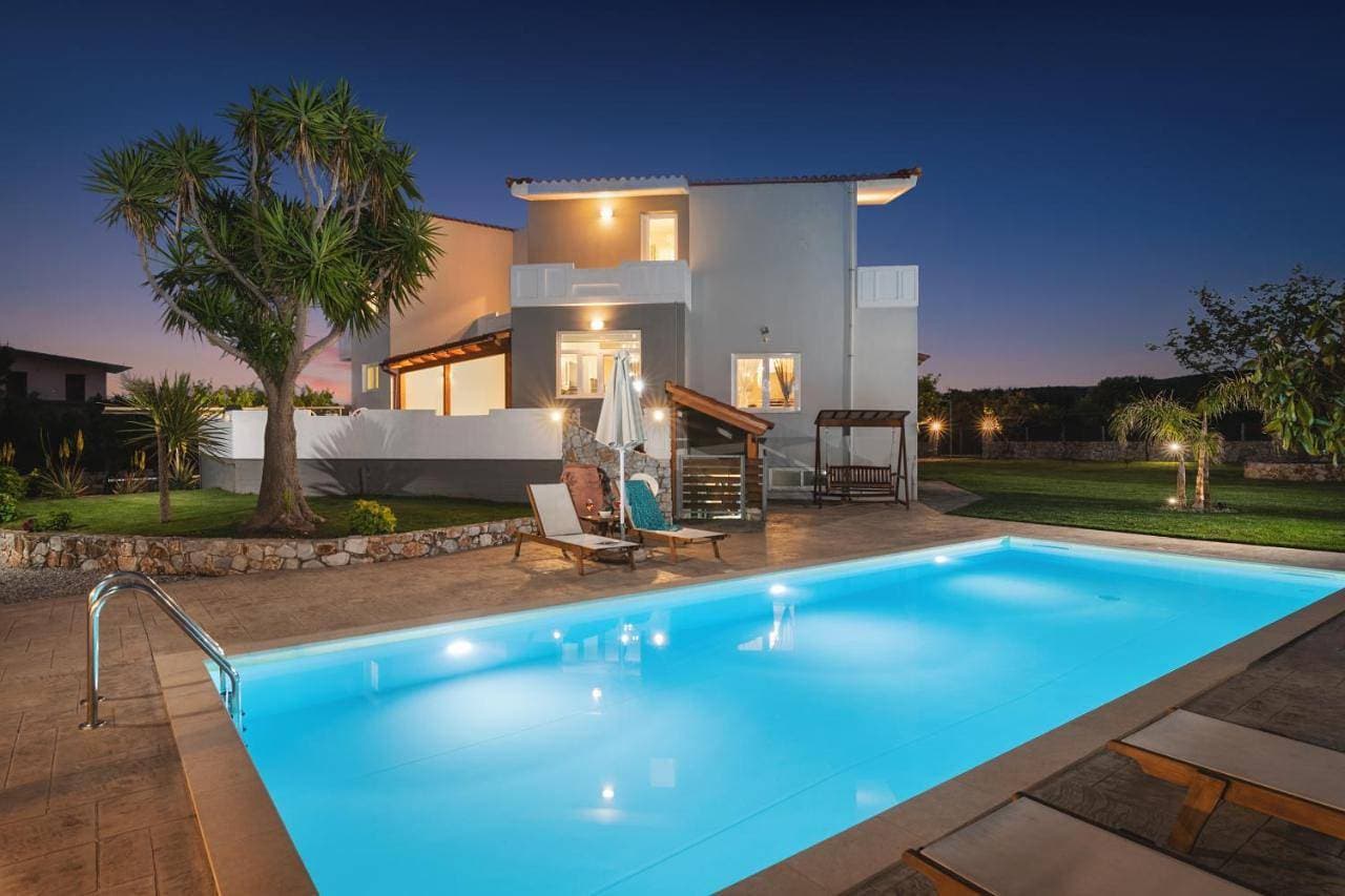 Foto 3 von 5: Villa with Private Pool