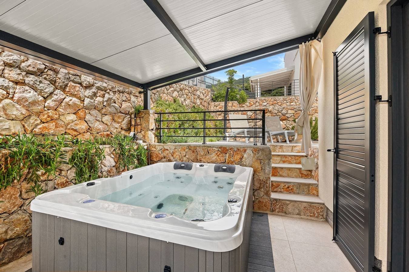 Foto 6 von 26: Crepsa Paradise with Jacuzzi - Couple Getaway