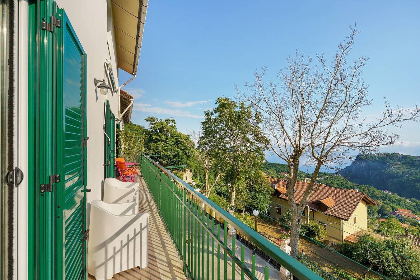 Foto 2 von 28: Ferienwohnung 'Bella Veduta Sun' mit Balkon, Meer- und Bergblick