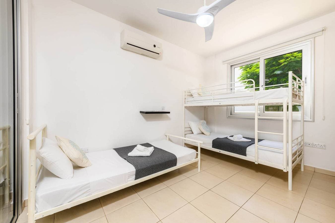 Foto 6 von 14: Villa Konnos Breeze: Private Pool / Sleeps 7