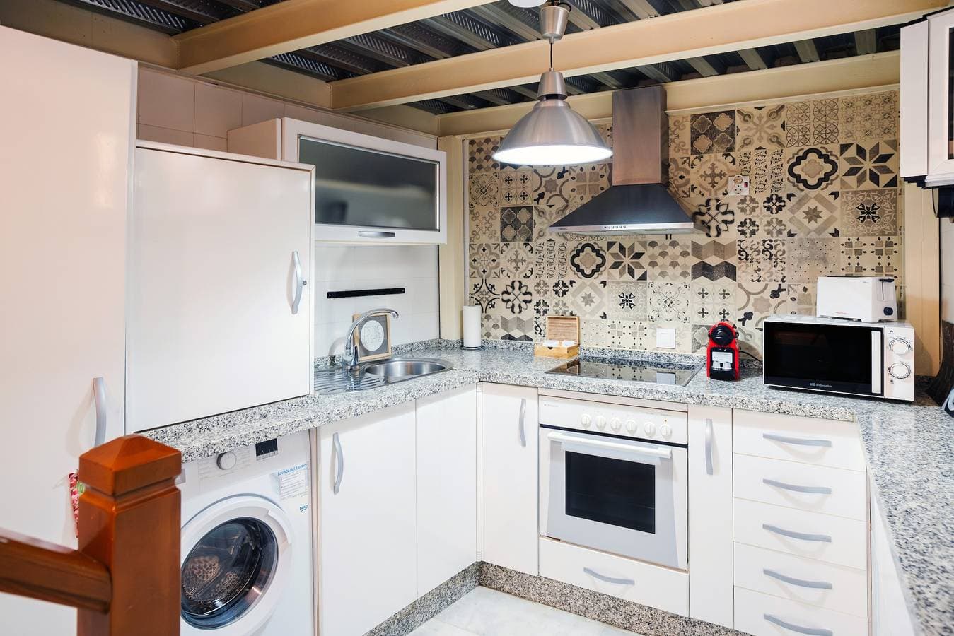 Foto 6 von 24: Maisonettewohnung 'Dúplex con Encanto en el Centro Histórico de Sevilla' mit WLAN, Klimaanlage und voll ausgestatteter Küche