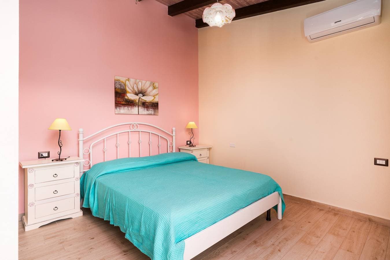 Foto 11 von 23: Ferienhaus 'Casa Luna' mit Seeblick, WLAN und Klimaanlage