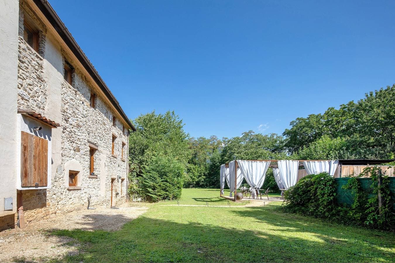 Foto 6 von 40: La Finestra sul Grappa – Zimmer „Monte Peurna“ mit Bergblick, Gemeinschaftsterrasse & WLAN