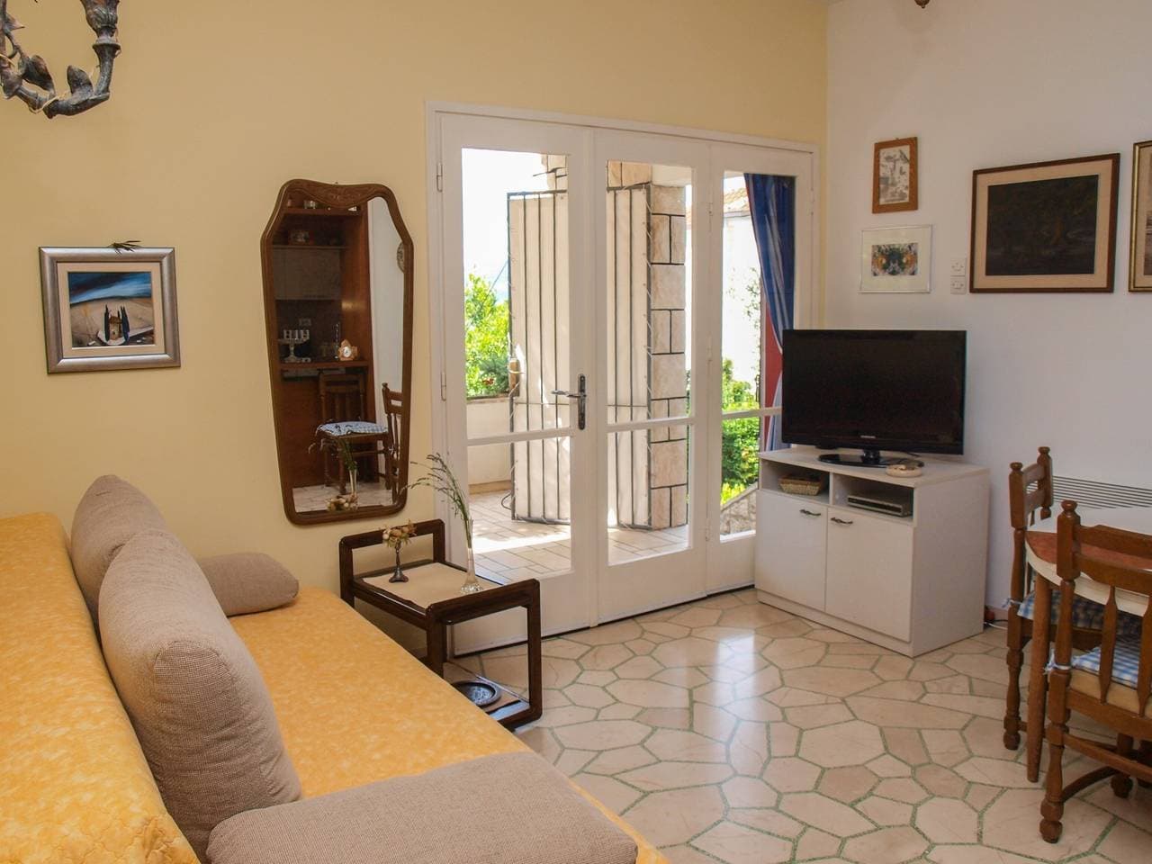 Foto 4 von 46: Ferienwohnung für 6 Personen mit Terrasse