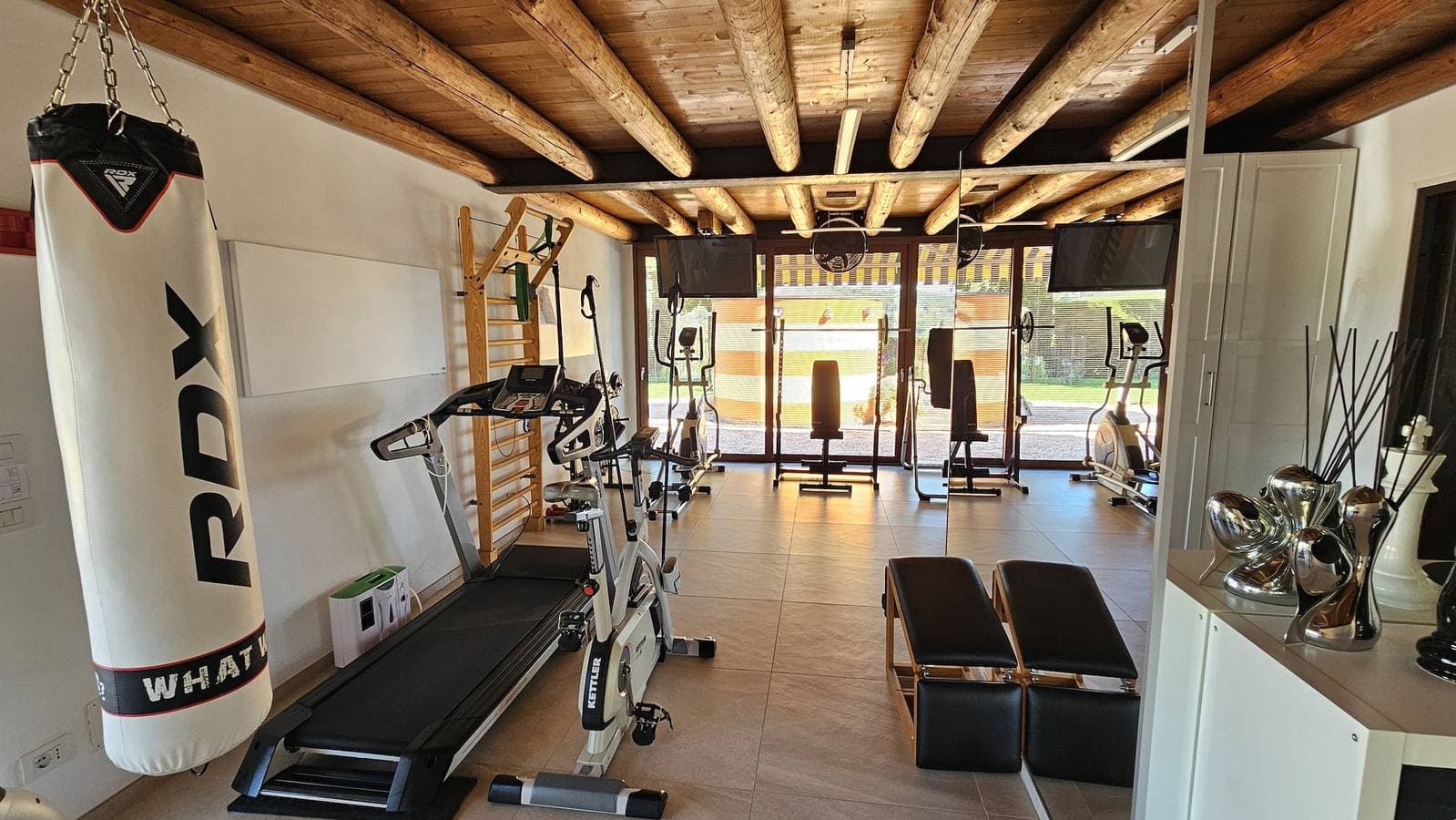 Foto 4 von 56: Il Gelso del Garda Luxury Studio mit Pool , Garten, Dampfbad