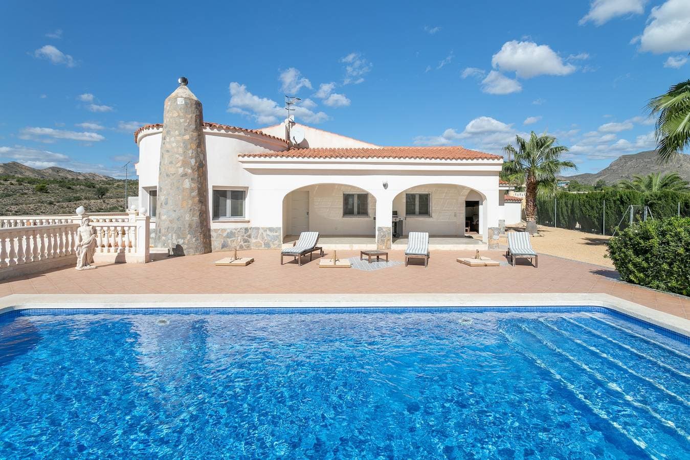 Chalet con piscina privada 1