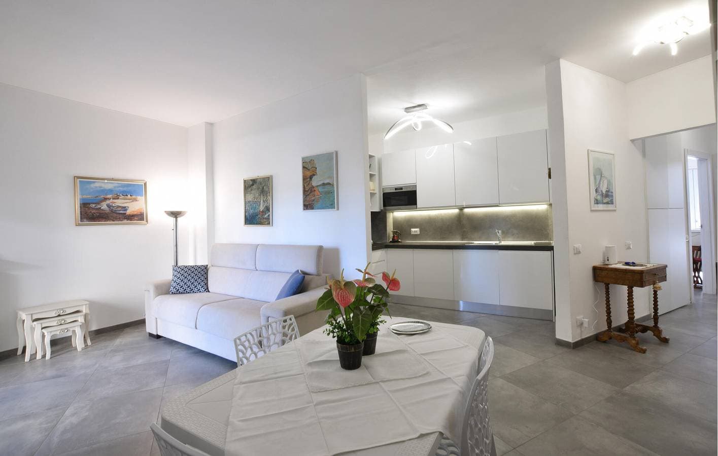 Foto 5 von 29: Gemütliche 2-Zimmer-Wohnung mit Meerblick, Pool, Terrasse und Garage in Poggi