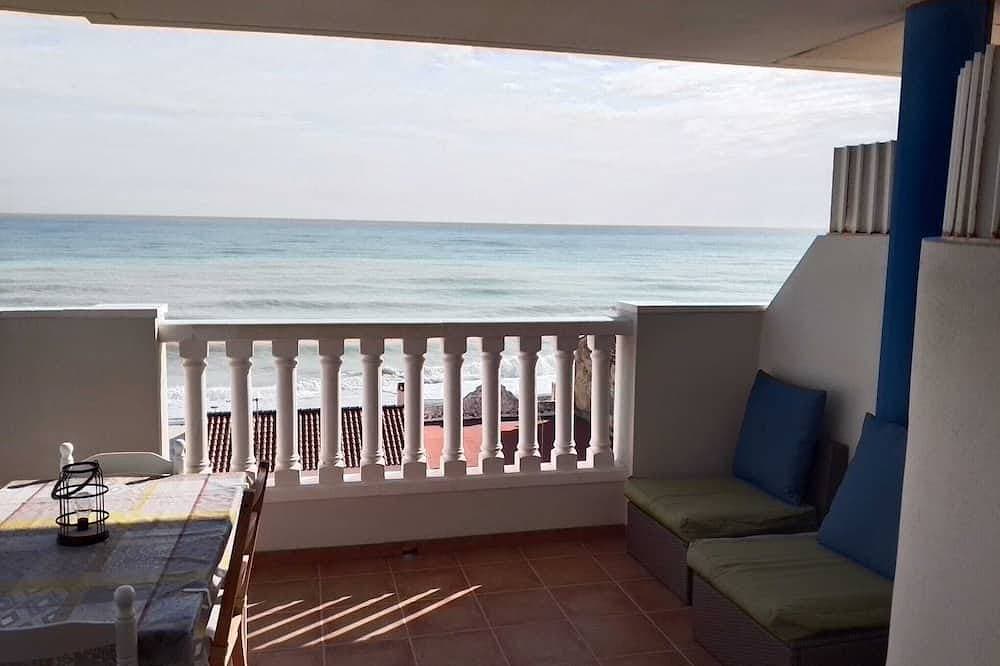 Foto 4 von 11: Panoramic views from its terrace. Ideal to disconnect with your partner or family