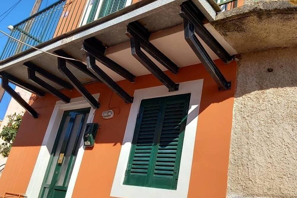 Foto 8 von 24: Traditionelles kleines Dorfhaus mit schönem Meeresblick