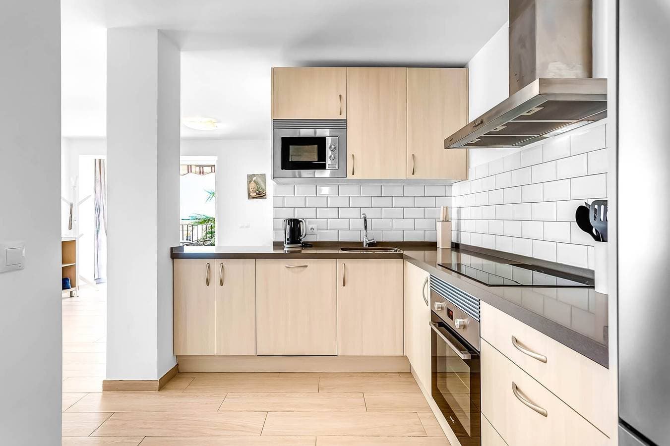 Foto 7 von 25: Ferienwohnung 'Torreblanca Deluxe Holiday Home' mit Meerblick, Gemeinschaftspool & WLAN
