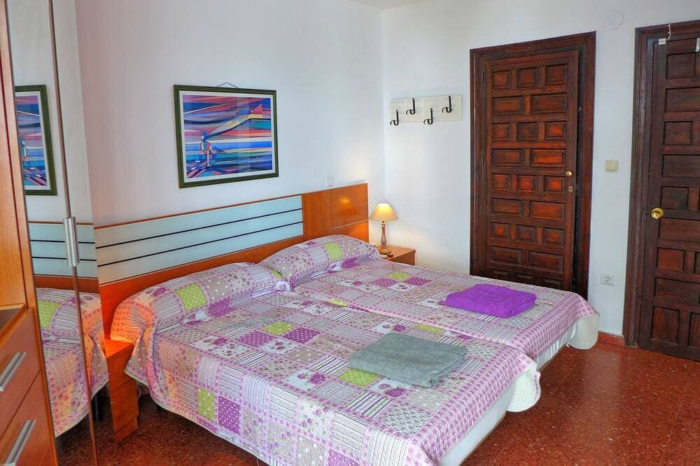 Foto 2 von 20: Seafront Apartment With Pool Torrecilla Beach Nerja