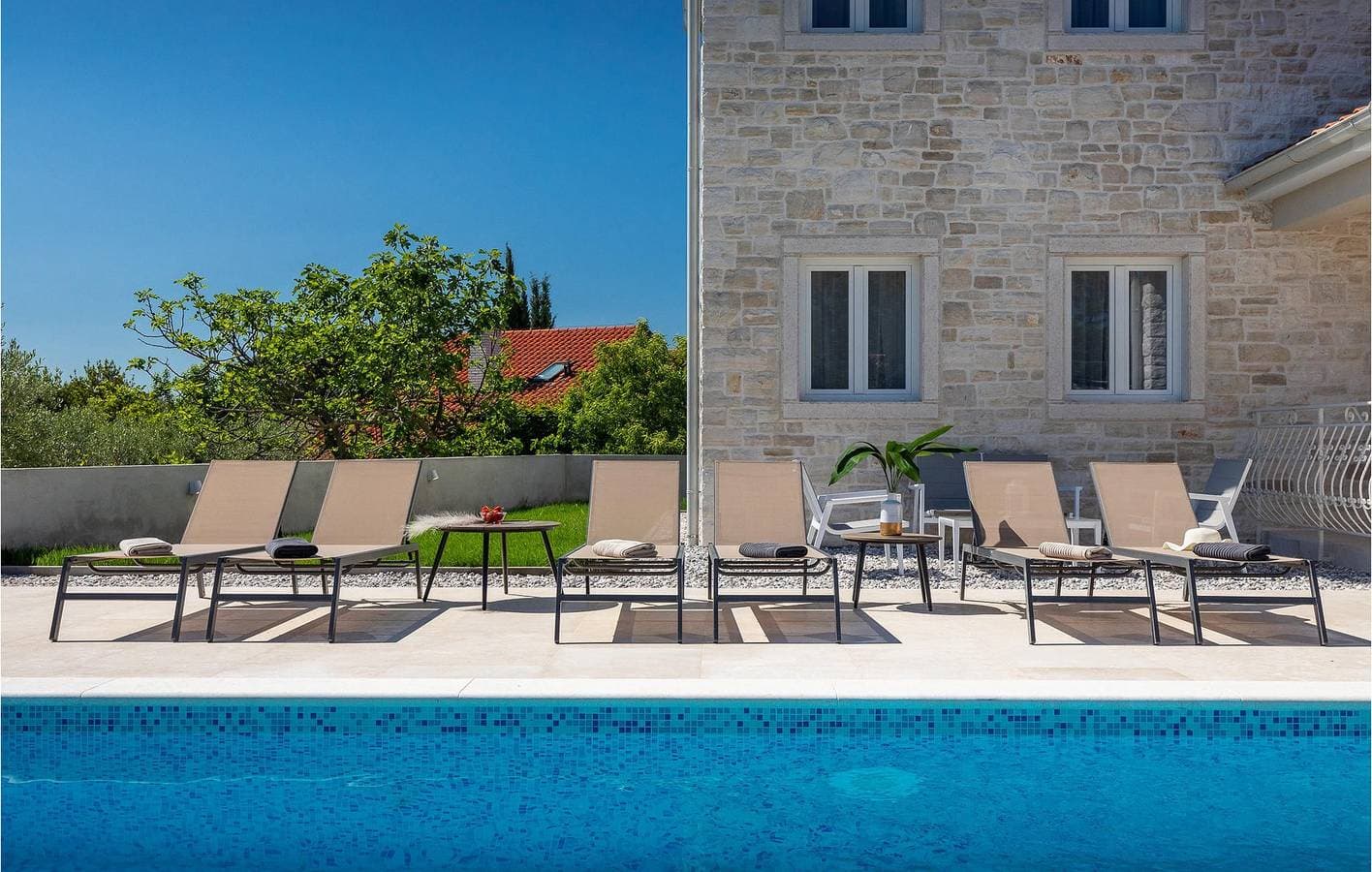 Foto 8 von 51: Gemütliche 2-Zimmer-Wohnung mit Pool, WLAN und Parkplatz in der Nähe des Restaurants Fiorini