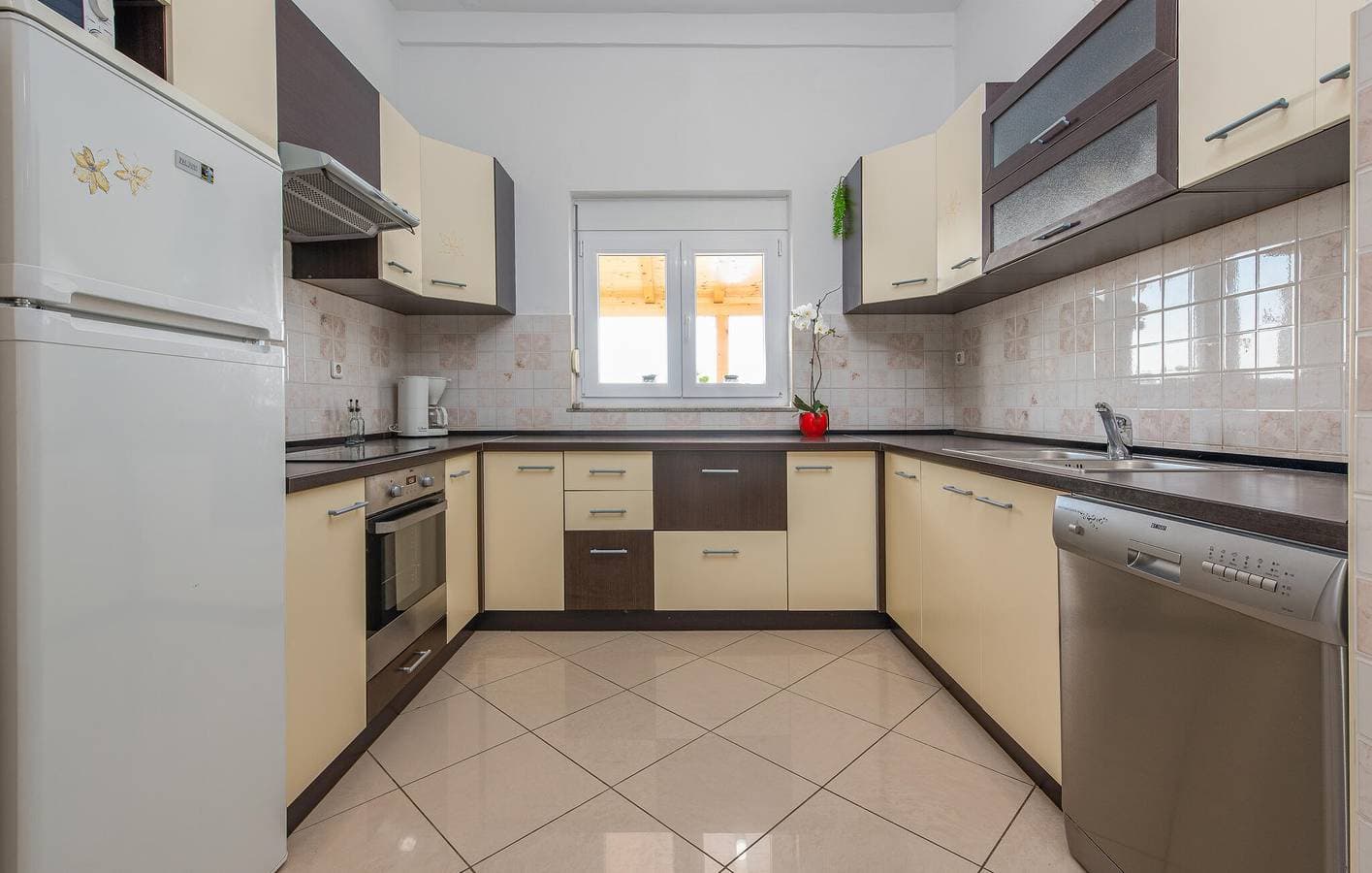 Foto 7 von 29: Urlaub am Meer: Gemütliche Ferienwohnung mit Terrasse und Parkplatz, 2,5 km von Novigradsko More entfernt