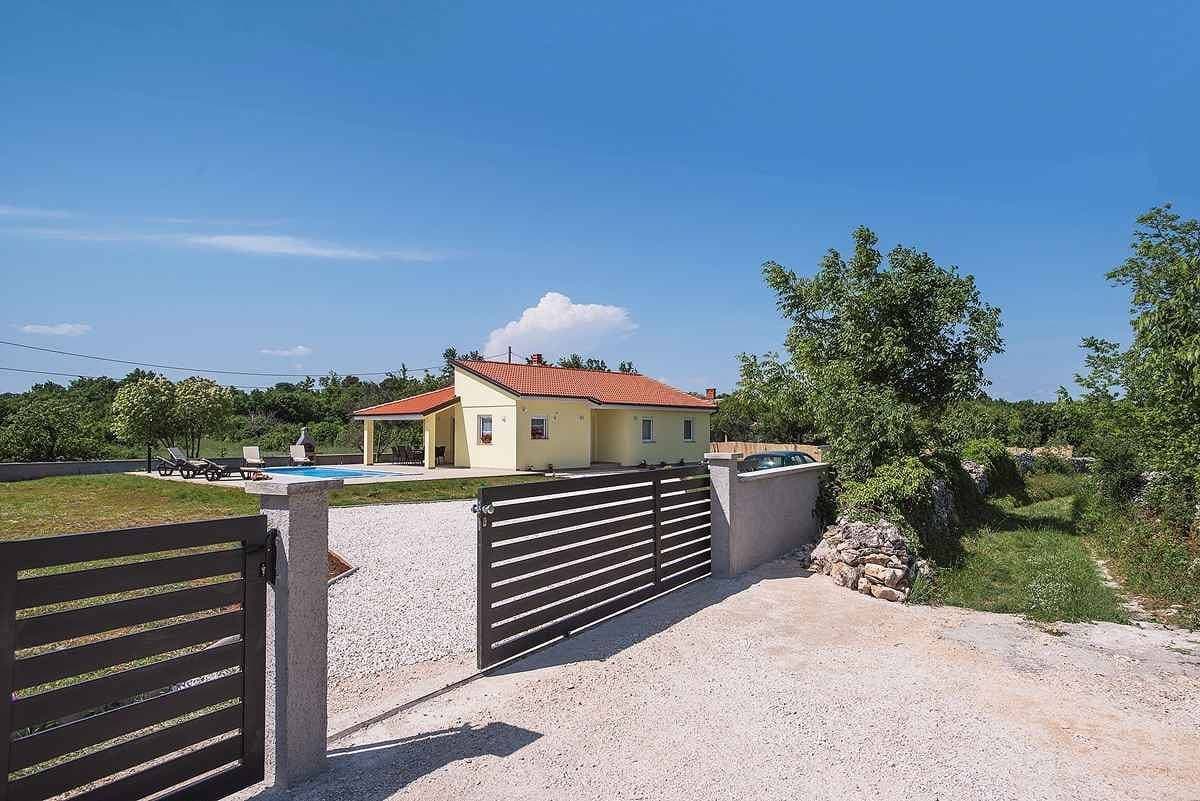 Foto 6 von 25: Villa mit Pool für 6 Personen