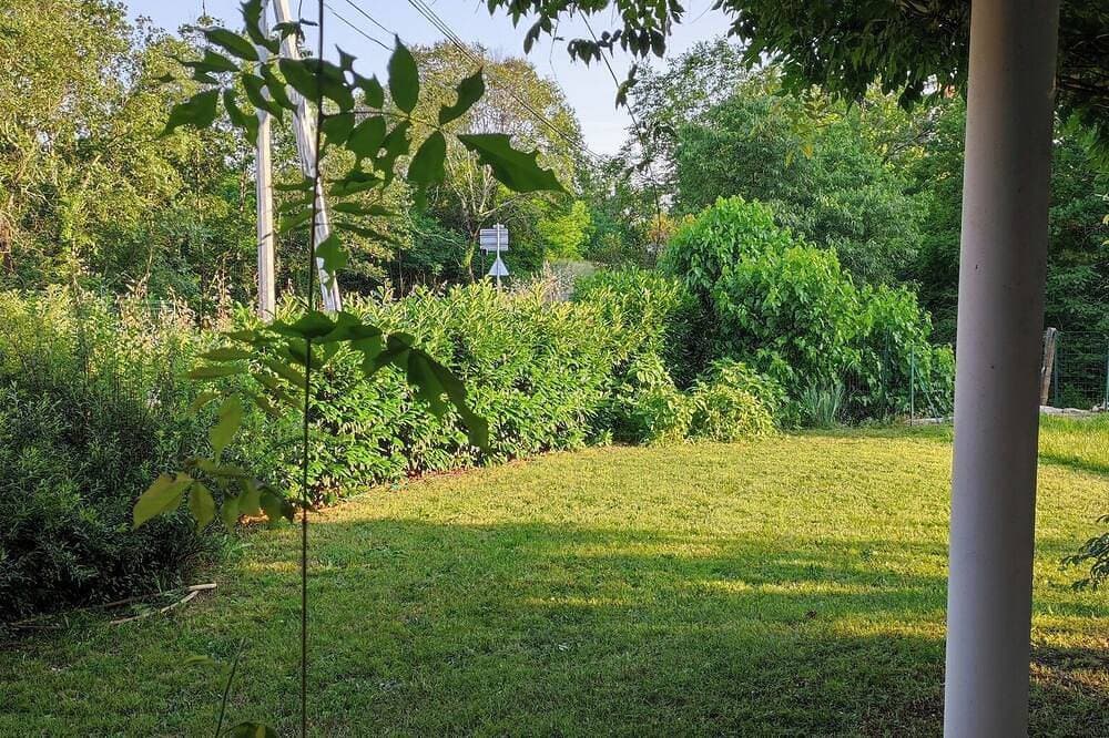 Foto 3 von 8: Chassiers, Southern Ardèche, 30m² apartment, for 4 people max and shared pool