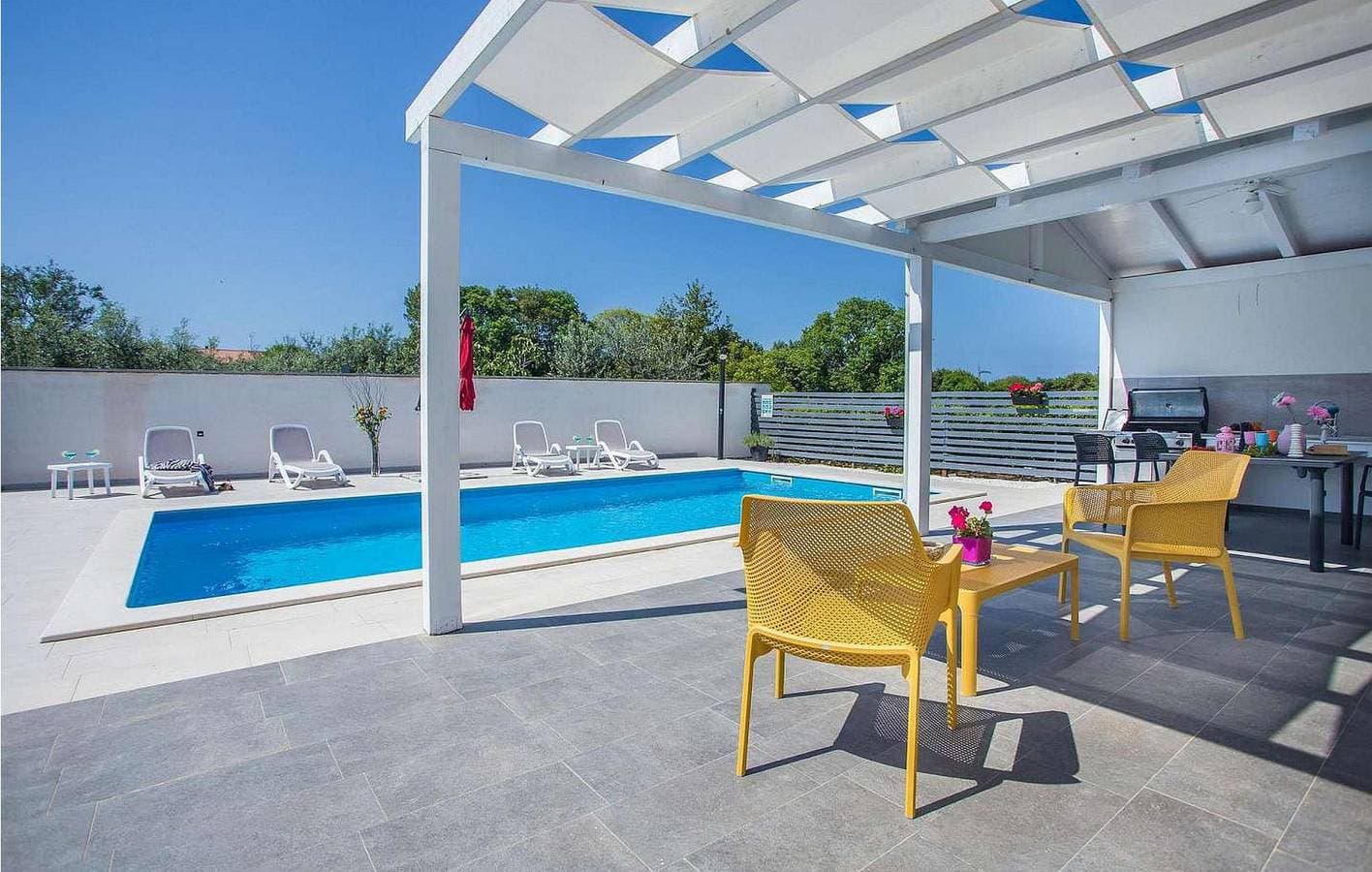 Foto 8 von 39: Modernes Apartment, 1 km vom Strand entfernt, mit Terrasse, Parkplatz und WLAN