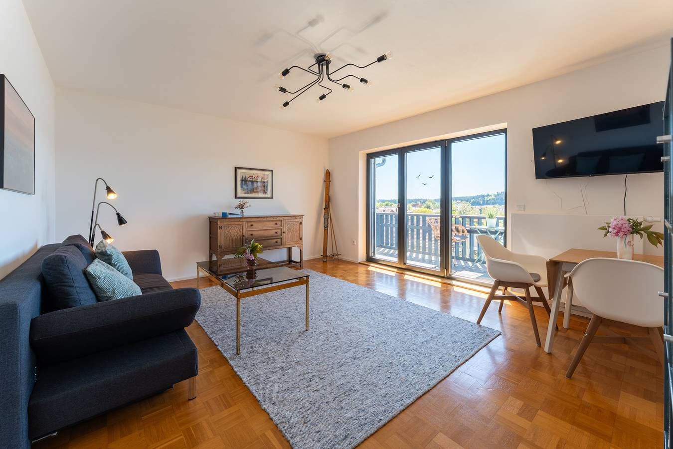 Foto 7 von 19: Ferienwohnung Aribo - Ferienwohnung 48qm mit Bergblick und Seeblick vom Balkon
