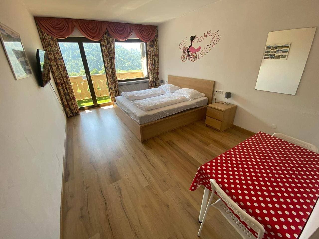 Foto 6 von 33: Double Room with Balcony