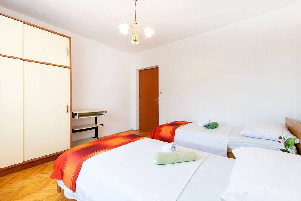 Foto 8 von 30: Wohnung in Tribalj mit Meerblick und Strand