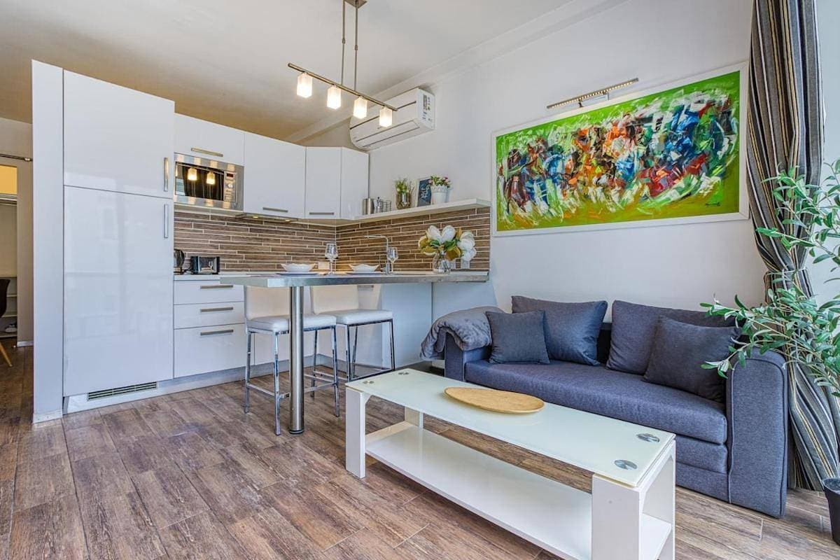 Stylish 1Bedroom Studio in the heart of St Julians 402 1