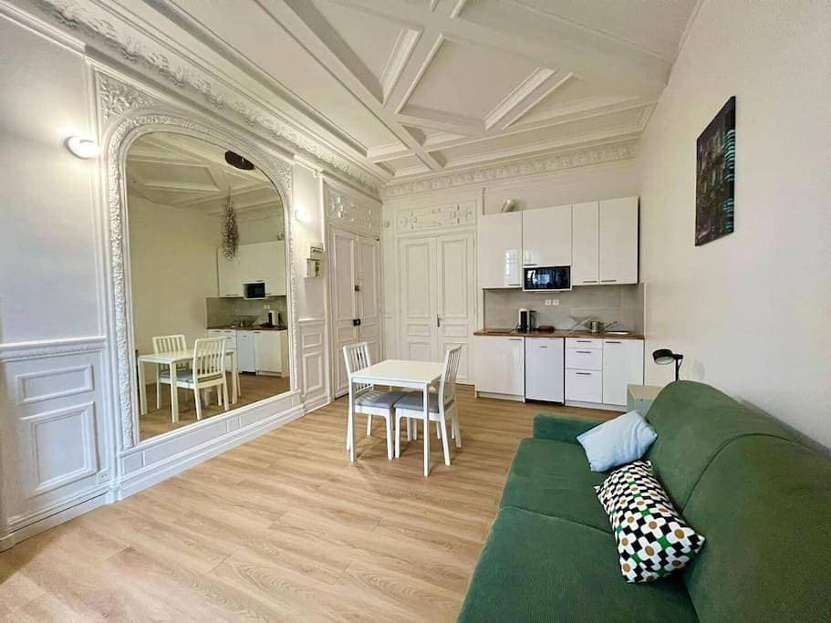 Proche Paris - Le Boudoir - 20C 1