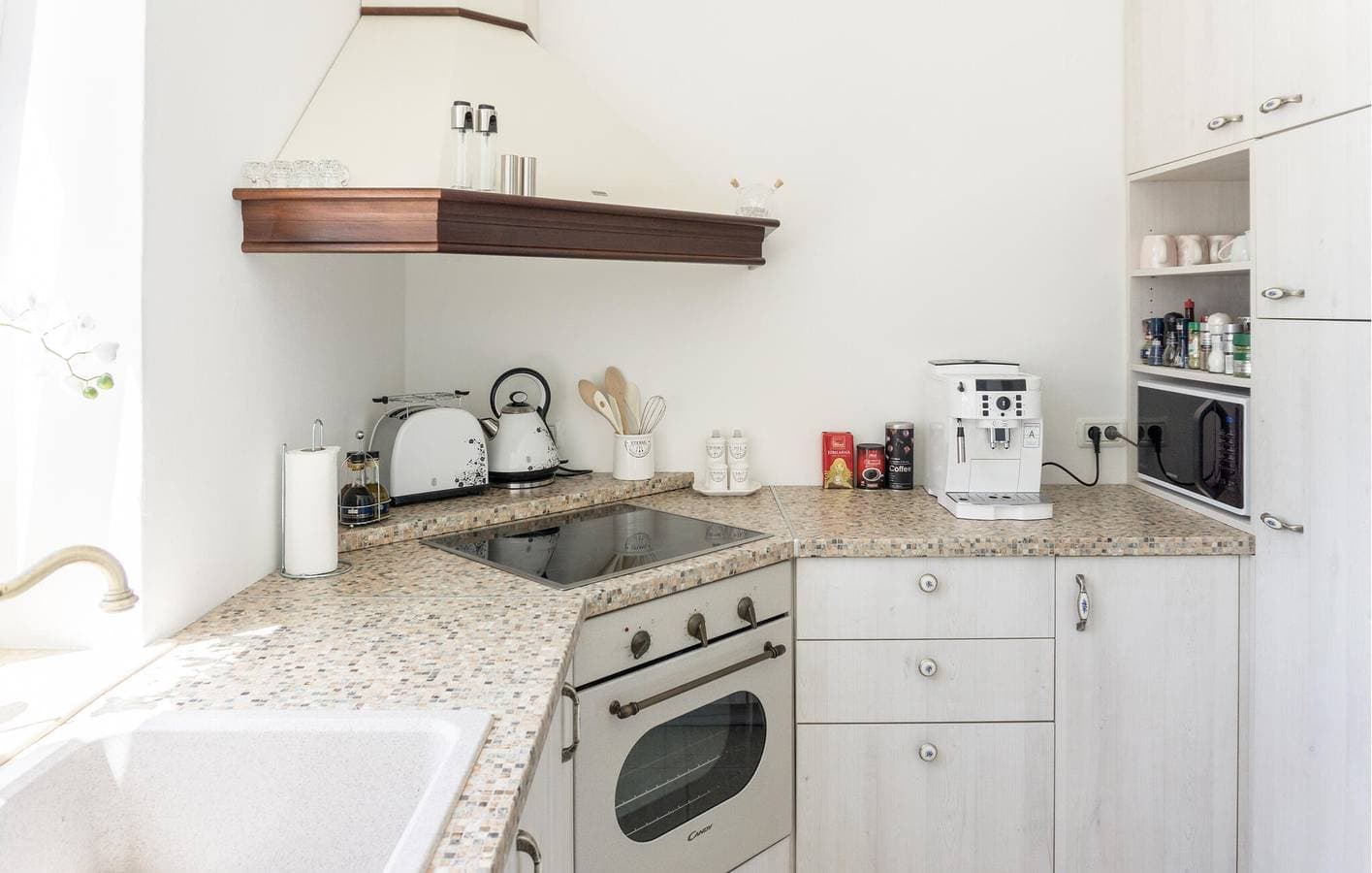 Foto 8 von 40: Geräumige 180 m² große Wohnung mit Pool, WLAN, Parkplatz und Klimaanlage