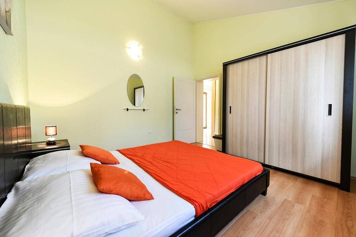 Foto 5 von 18: Sveti Lovrec Pazenaticki Villa Sleeps 6 Pool WiFi