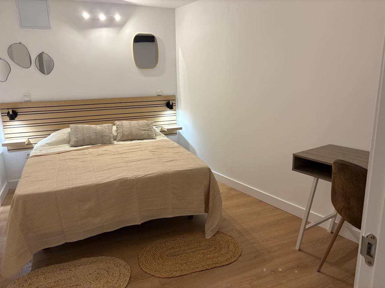 Foto 7 von 36: Two-Room Apartment