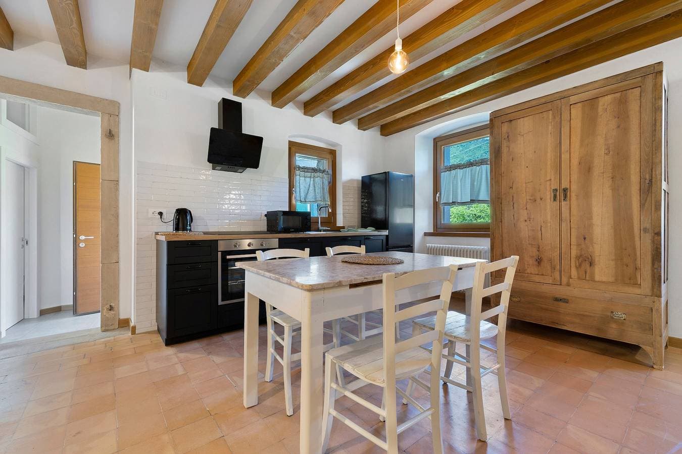 Foto 8 von 32: Casa Zucchelli, Garda Trentino: Burgblick, Privater Garten, bis 8 Personen