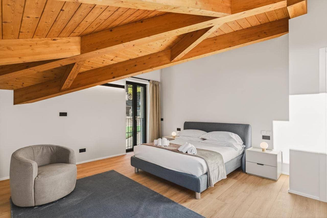 Foto 13 von 28: Three-Bedroom Apartment with Lake View Menaggio