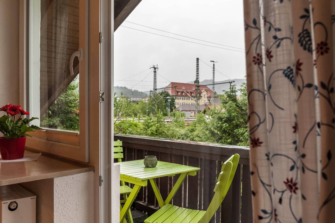 Foto 3 von 25: Ferienwohnung Brigitte in Garmisch-Partenkirchen mit Blick auf die Berge