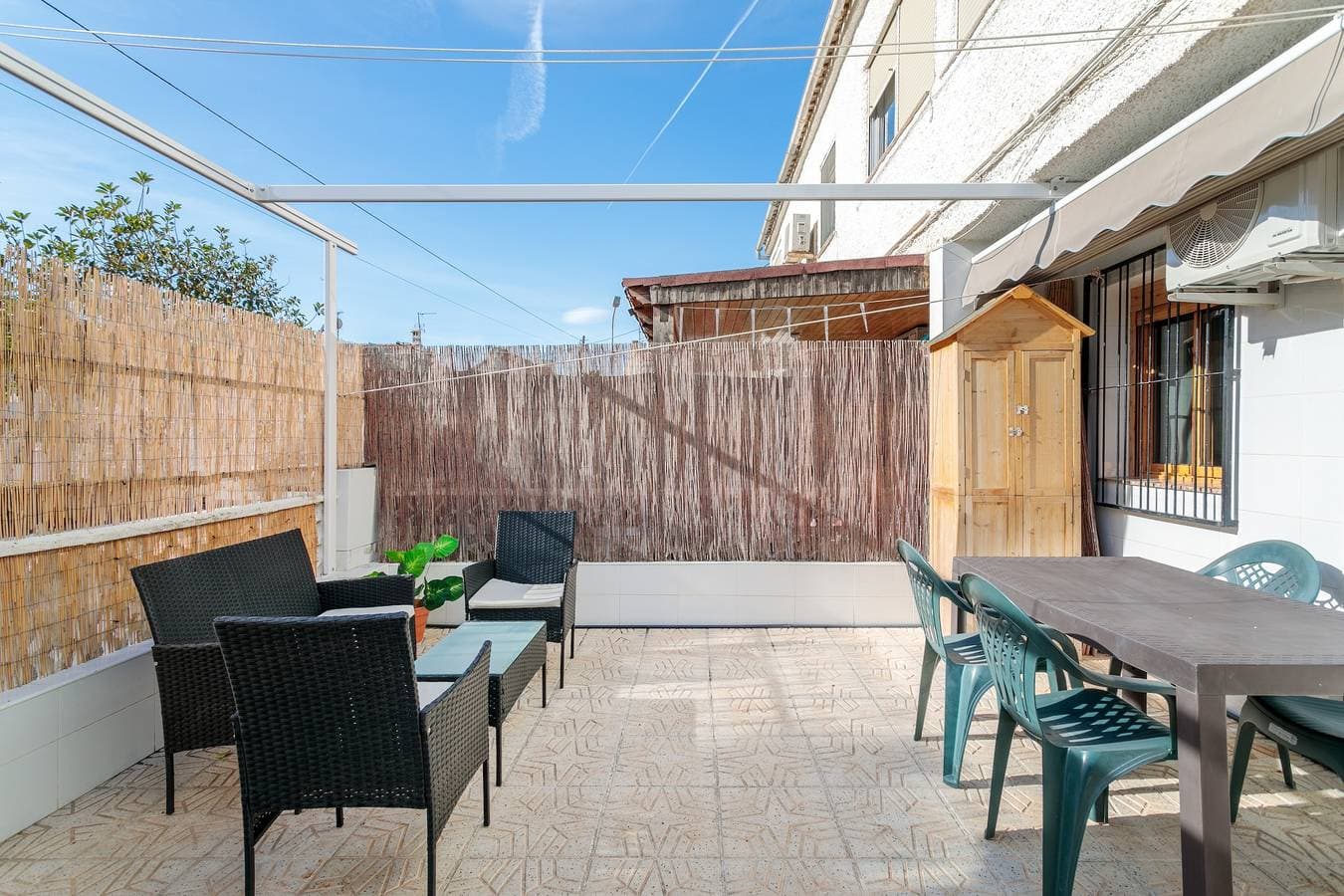 Foto 2 von 26: Bungalow 'Magnolias 20 En Santa Pola' mit Privatterrasse, Wi-Fi und Klimaanlage