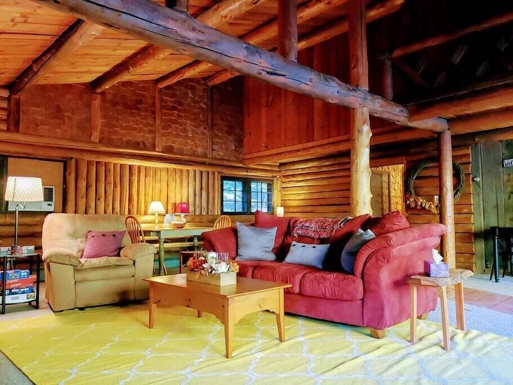 Foto 2 von 23: Rustic Log Cabin #3 - \"The Lodge\"