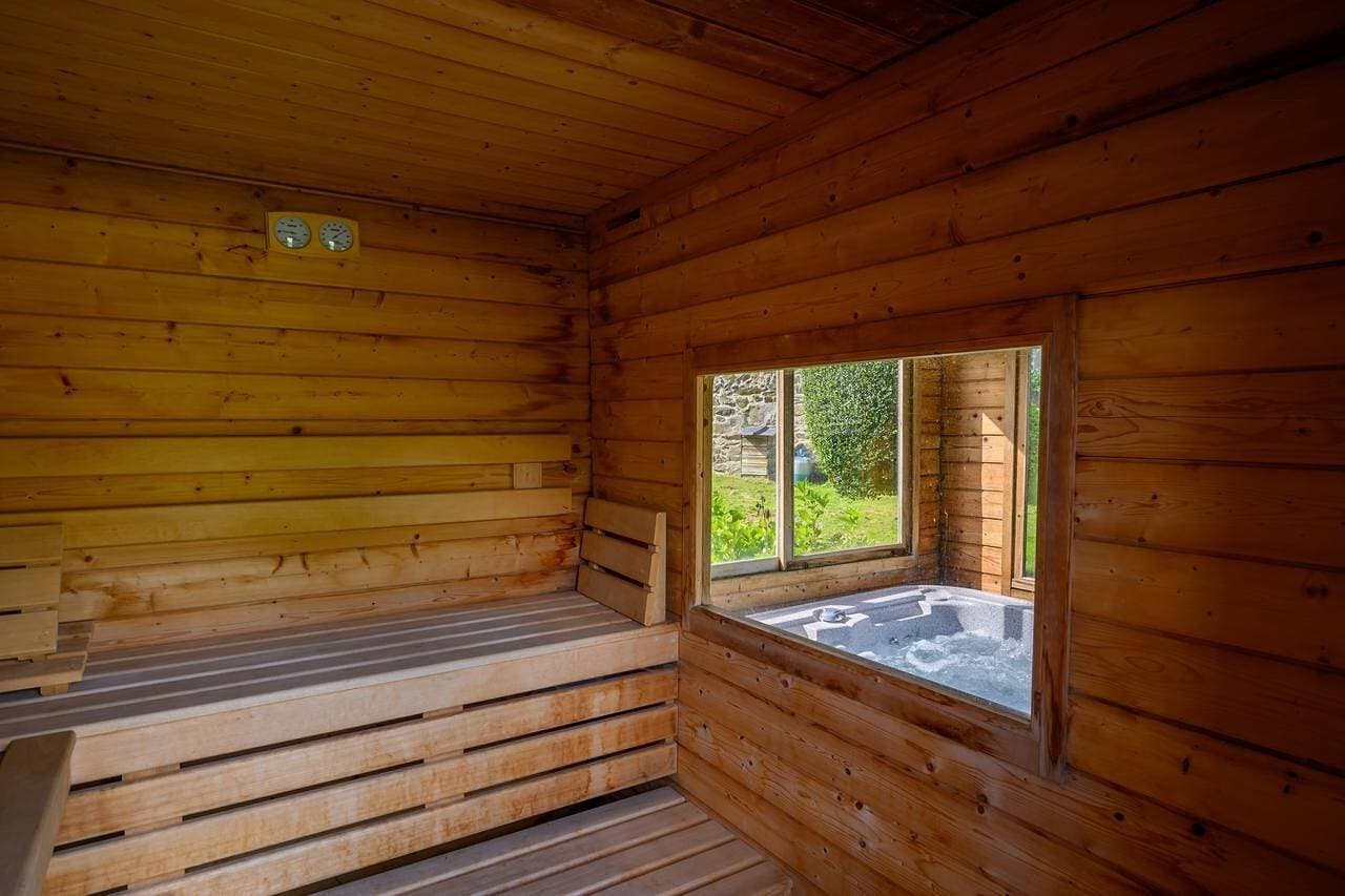 Foto 3 von 17: „Petite Maison & Wellnessbereich“ mit Whirlpool, WLAN, Terrasse & privatem Garten