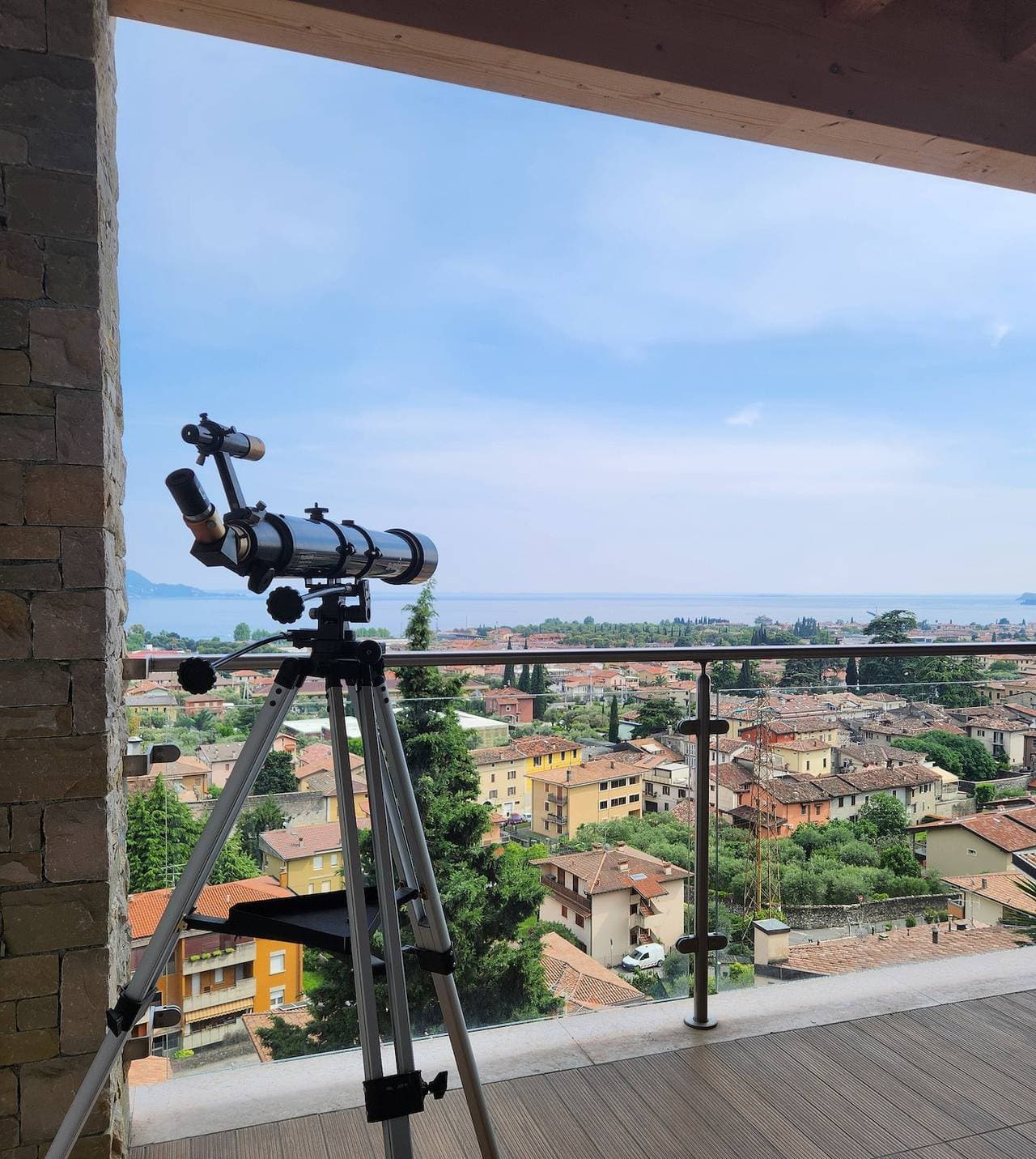 Foto 12 von 33: Ferienwohnung 'Alba Seeblick Pool' mit Seeblick, Gemeinschaftspool und Klimaanlage