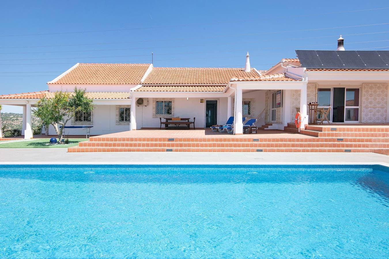 Foto 2 von 39: Villa Monte do Pataco mit privatem Pool, Terrasse und WLAN