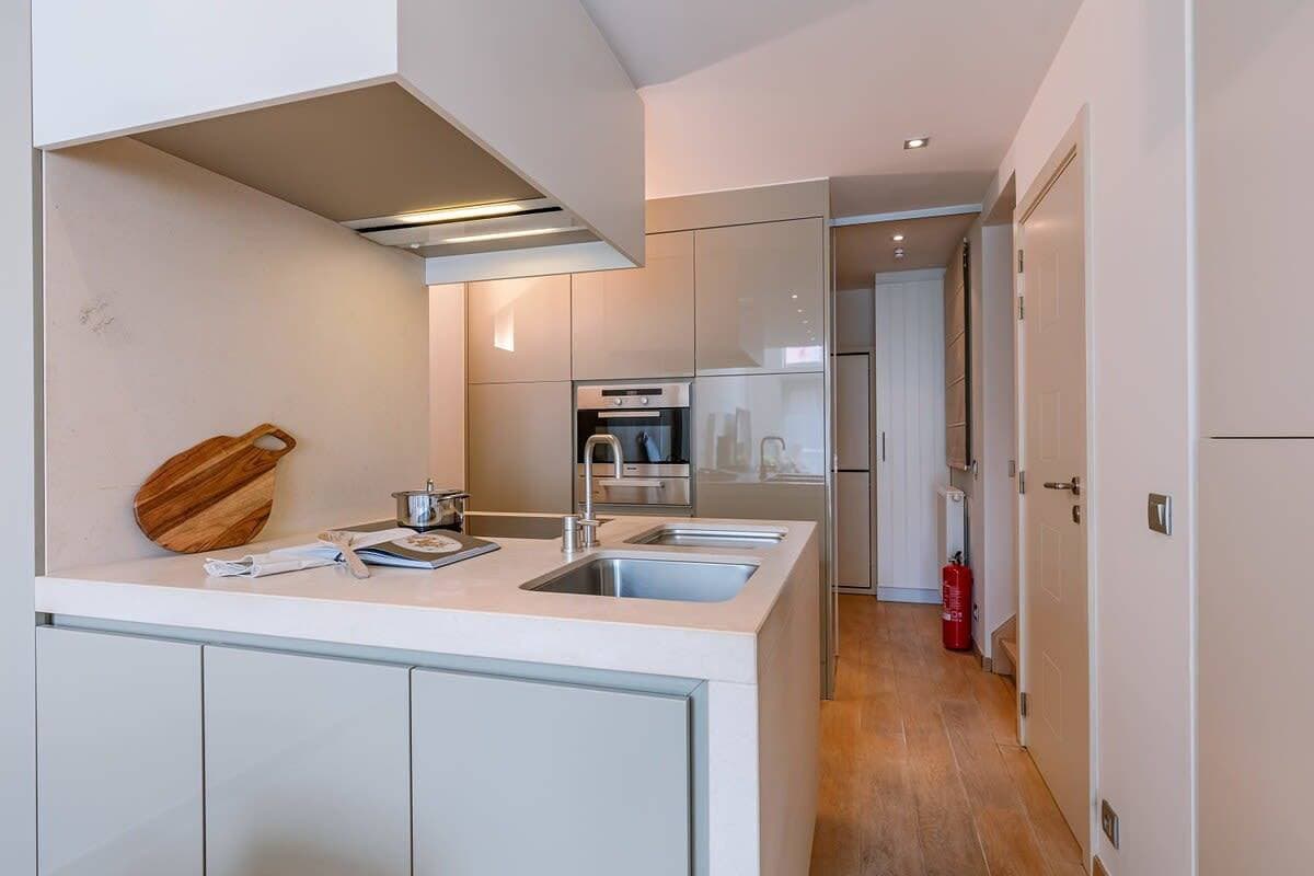 Foto 5 von 32: Bright 3Br retreat w/ kitchen & balcony