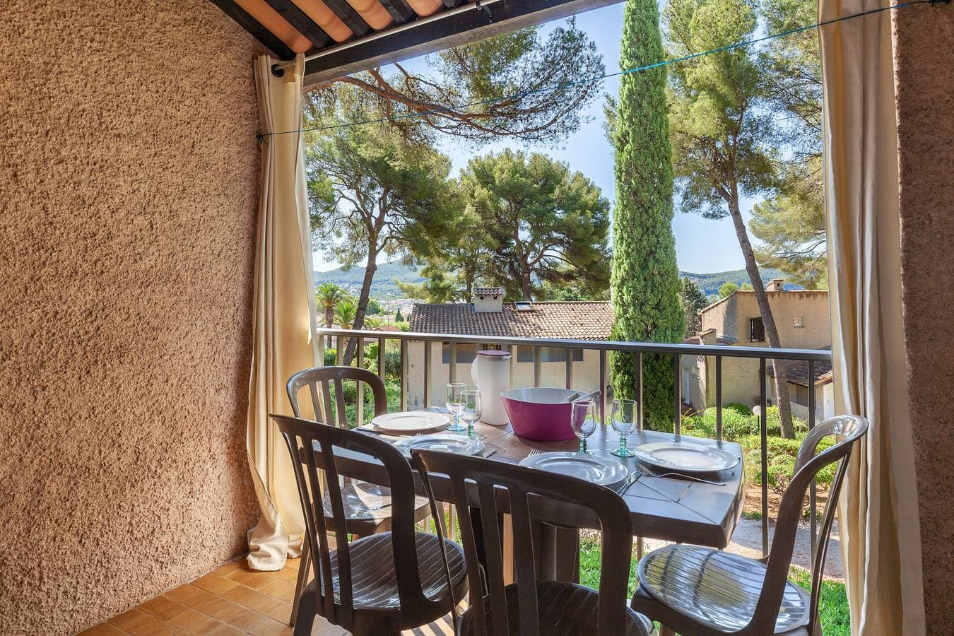 Foto 3 von 19: Studio nahe Meer Saint-Cyr-sur-Mer mit Balkon, WLAN, Klimaanlage, Bettwäsche & Reinigung inkl.