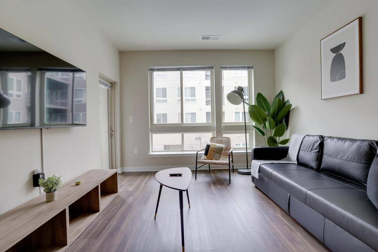 Relax in Style Minutes from DC and Alexandria 1