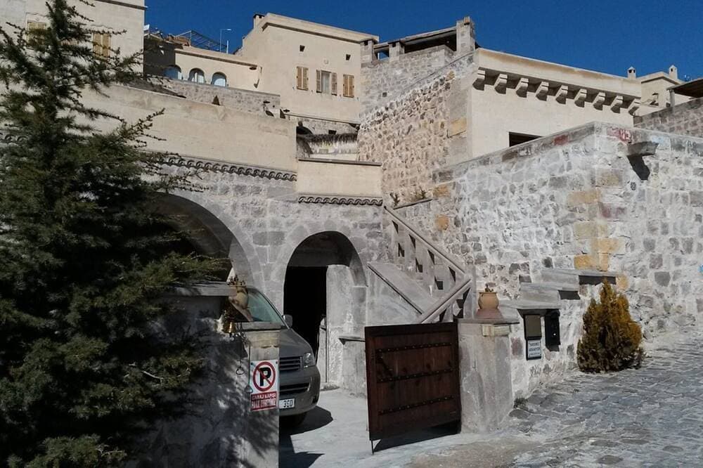 Cave accommodation in Cappadocia with stunning views over valleys and Mt. Argeus 1