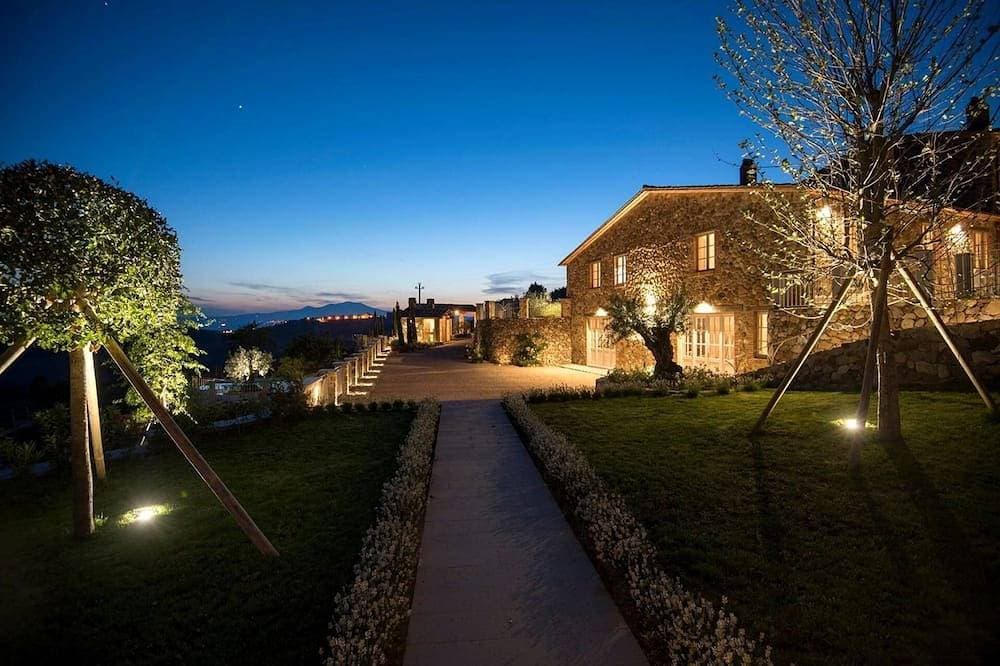 Splendid Villa with big mediterranean garden. Pool, heated jacuzzi, fishing pond 1