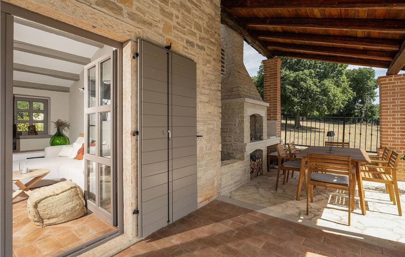 Foto 7 von 44: Geräumige 2-Zimmer-Wohnung mit Pool, Terrasse und WLAN in Selina