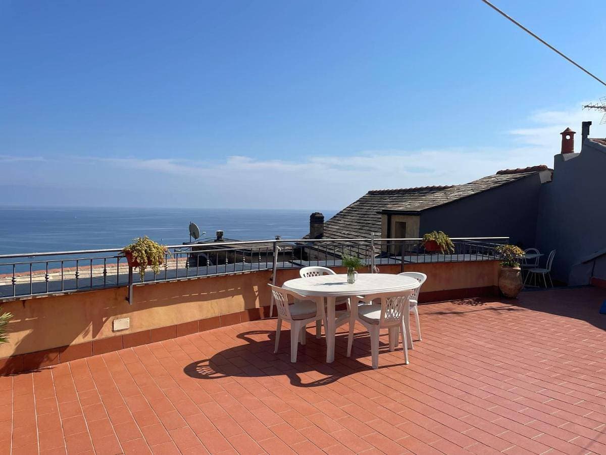 Foto 2 von 47: Two-Bedroom Apartment with Terrace and Sea View