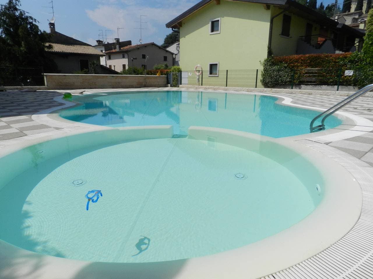 Foto 5 von 34: Regarda - L'Archetto Wohnung mit privat Garten, WLan, Pool