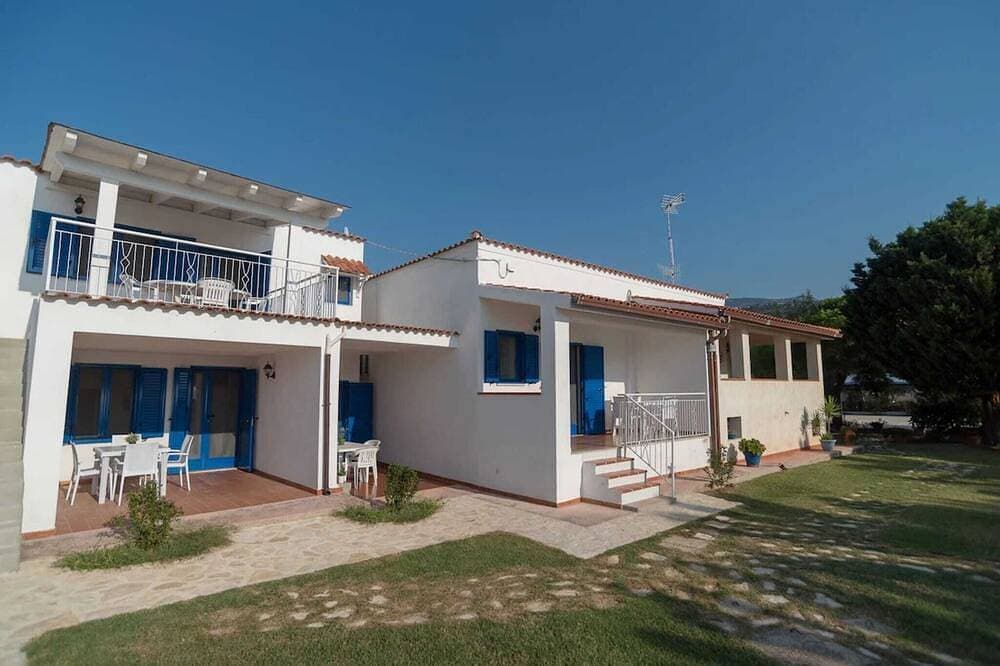 Foto 7 von 27: Drei Zimmer auf zwei Etagen, 30 Meter vom Meer mit Solarium und Strand inklusive