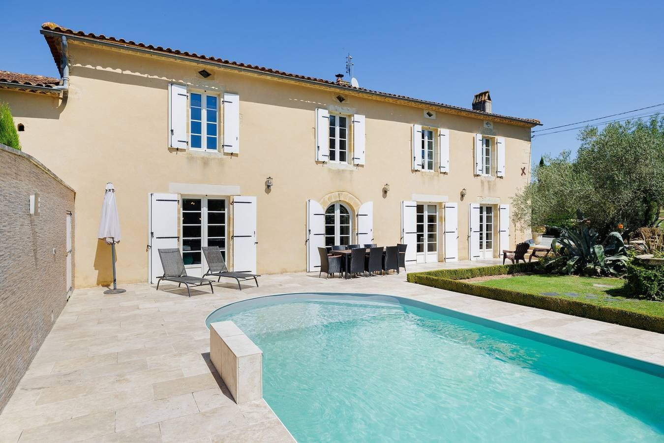 Foto 3 von 34: Villa „La Maison Des Vignes“ mit privatem Pool, privater Terrasse und WLAN