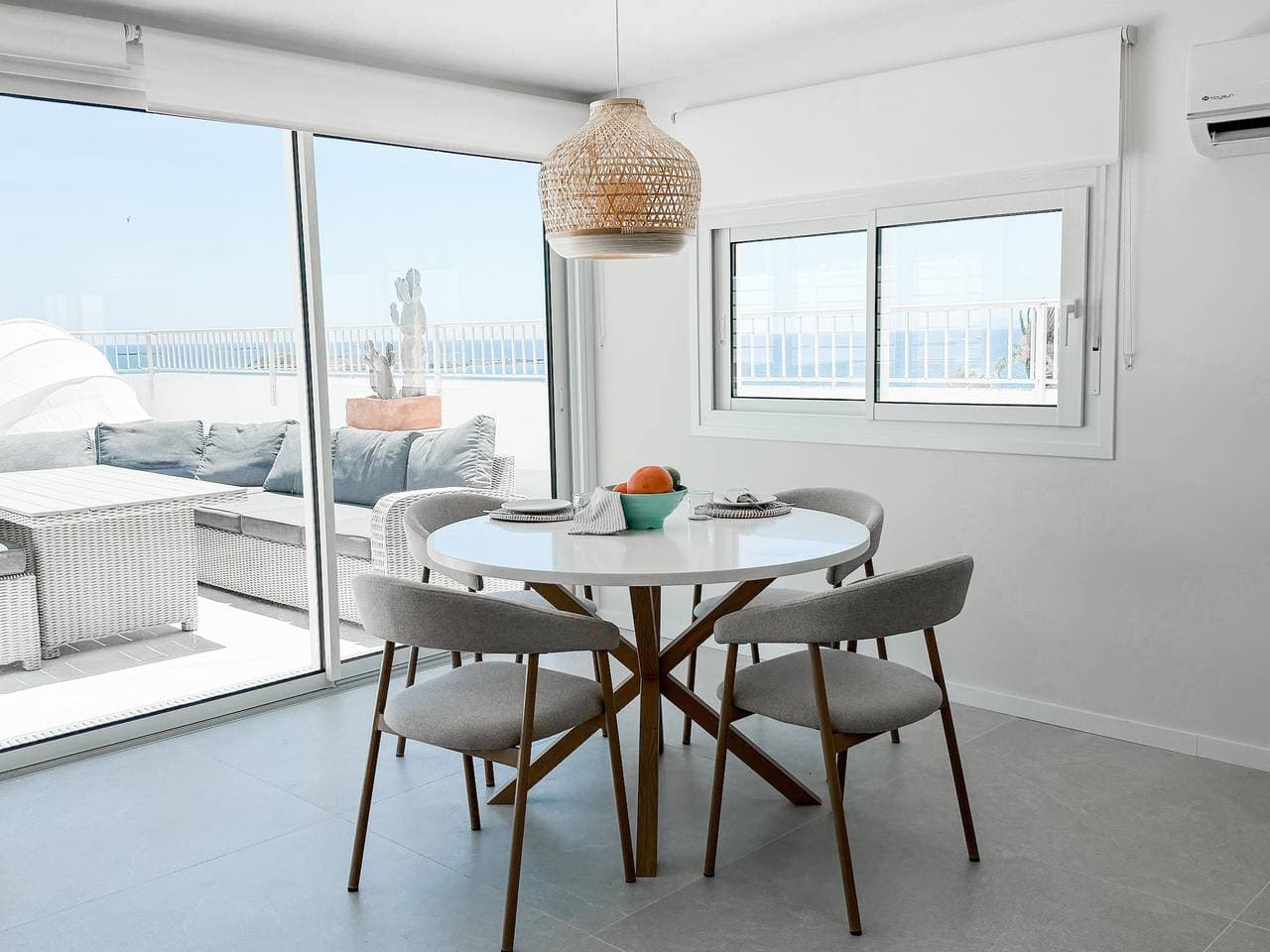 Foto 11 von 27: Beachfront Penthouse – Panoramaterrasse, mediterraner Stil, Privatsphäre
