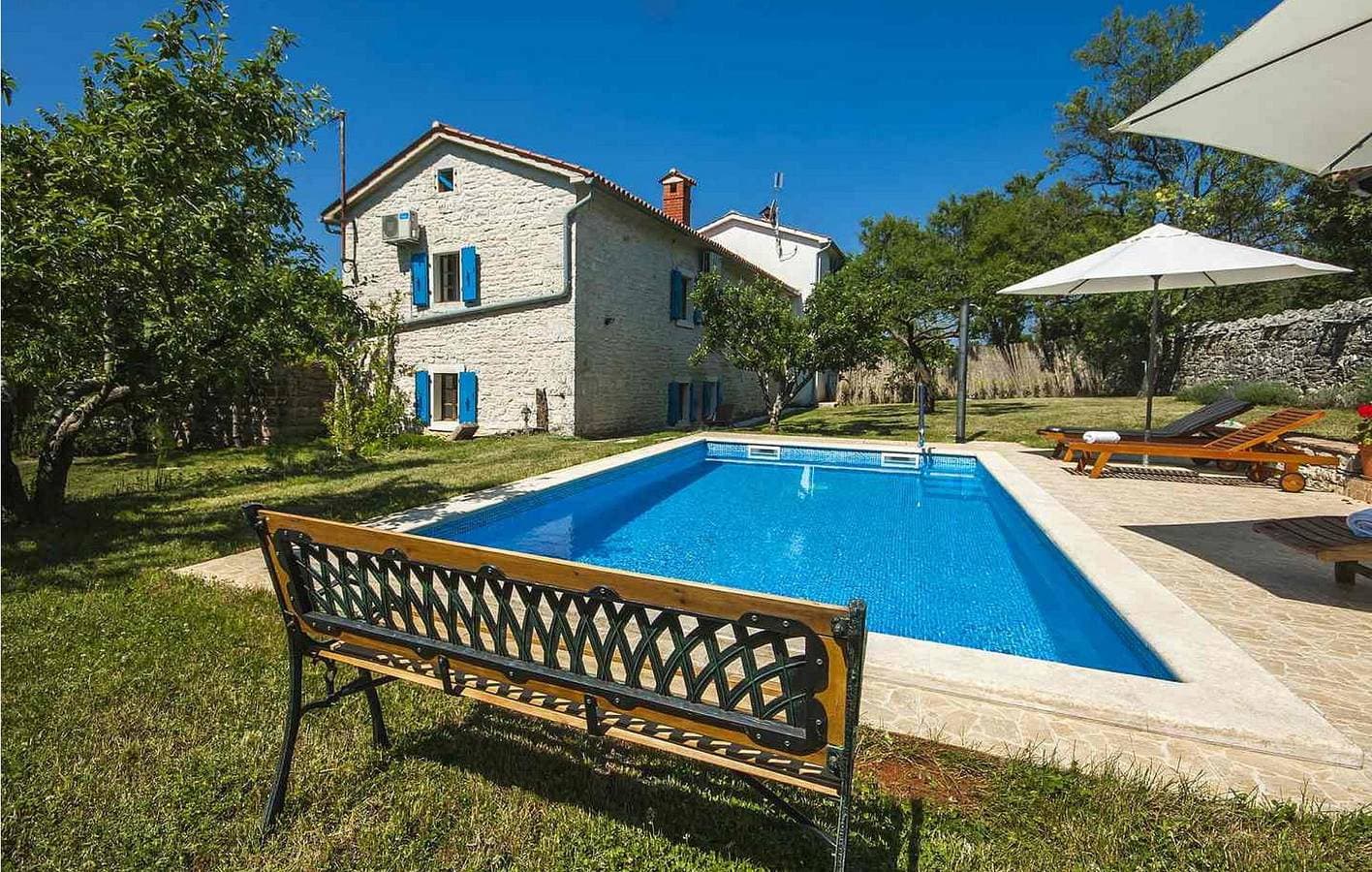 Charmante 2-Zimmer-Wohnung mit Pool und Terrasse, 700 m vom Zentrum von Anzici entfernt 1